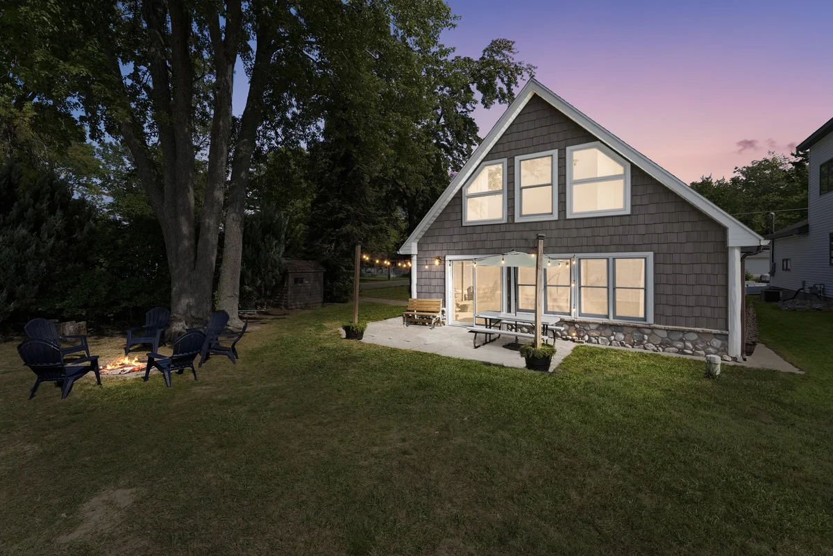 Chalet on the Shore of Houghton Lake property photo 3
