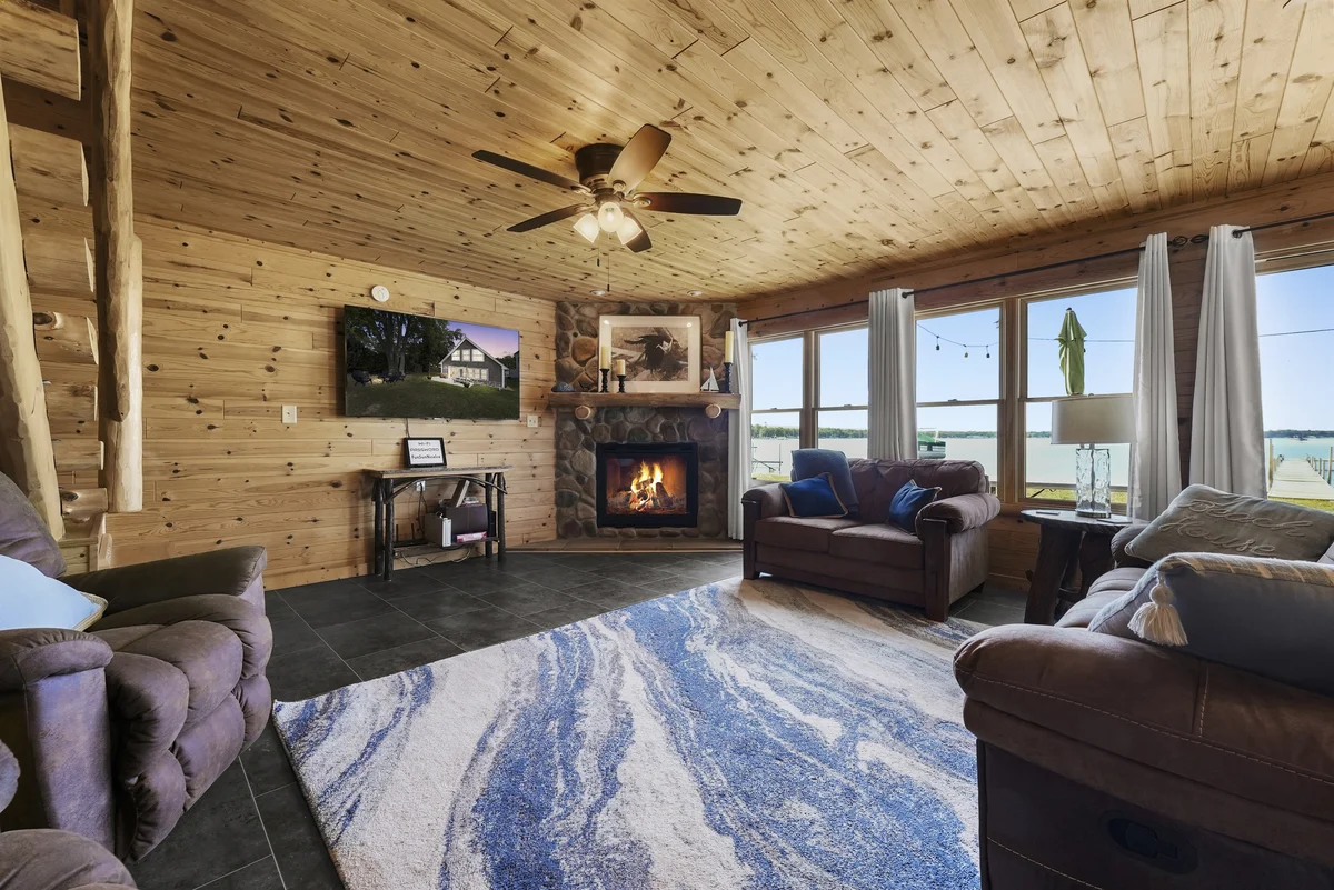 Chalet on the Shore of Houghton Lake property photo 5