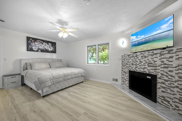 Bedroom 1 image 1