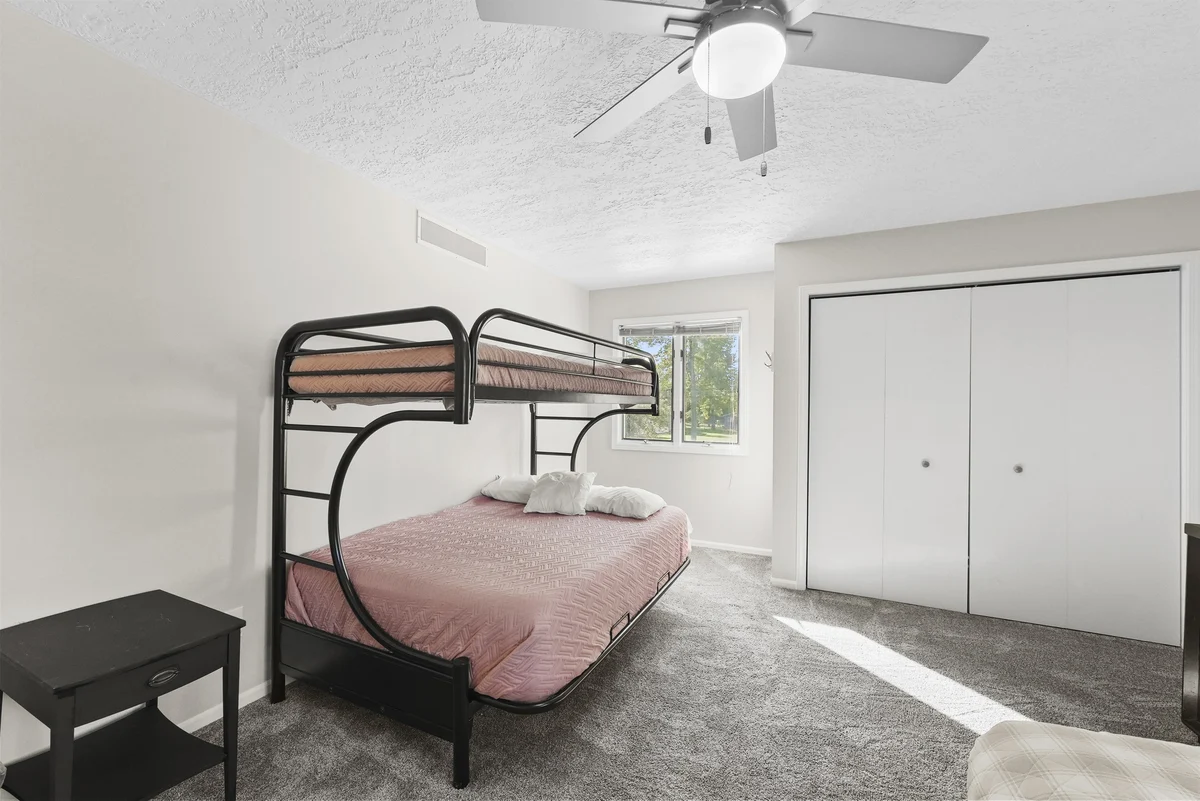 Bedroom 1 image 1