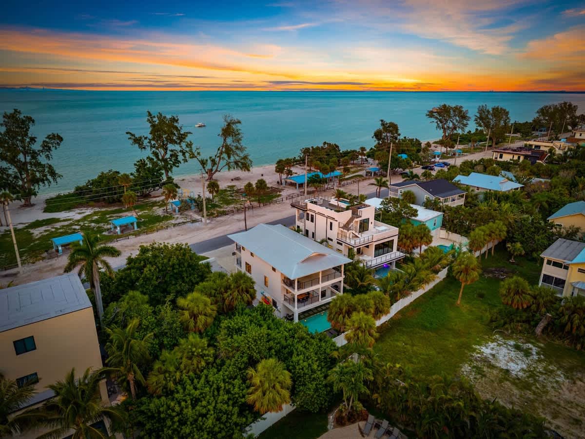 Waves | Heated Pool | Steps to Beach | Golf Cart #20