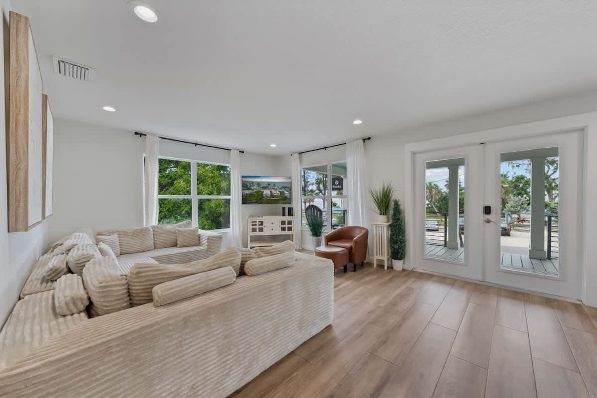 Waves | Heated Pool | Steps to Beach | Golf Cart #44