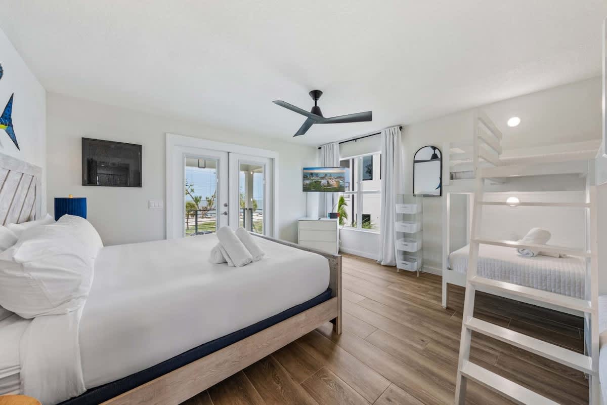 Waves | Heated Pool | Steps to Beach | Golf Cart #10