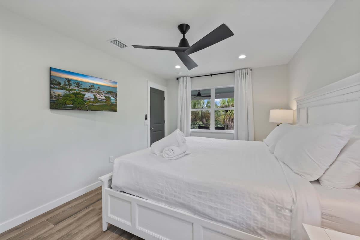 Waves | Heated Pool | Steps to Beach | Golf Cart #3