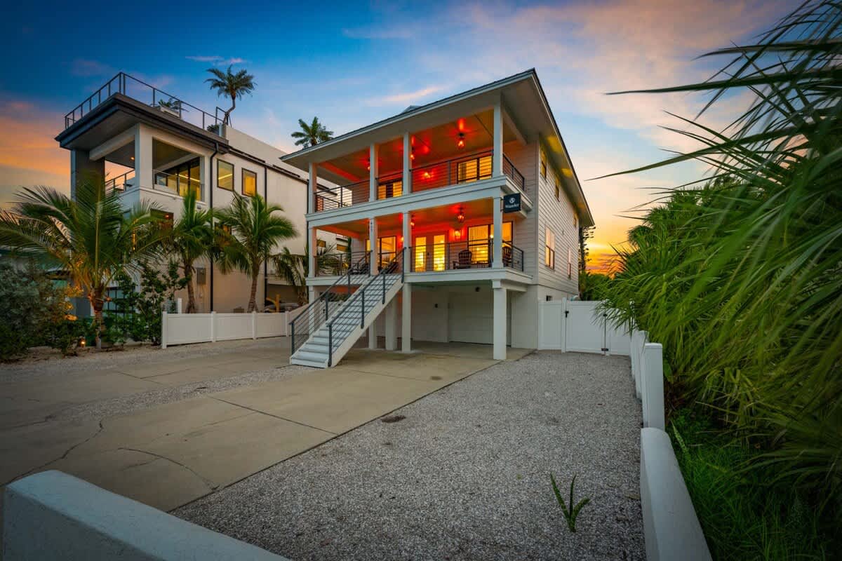 Waves | Heated Pool | Steps to Beach | Golf Cart #32