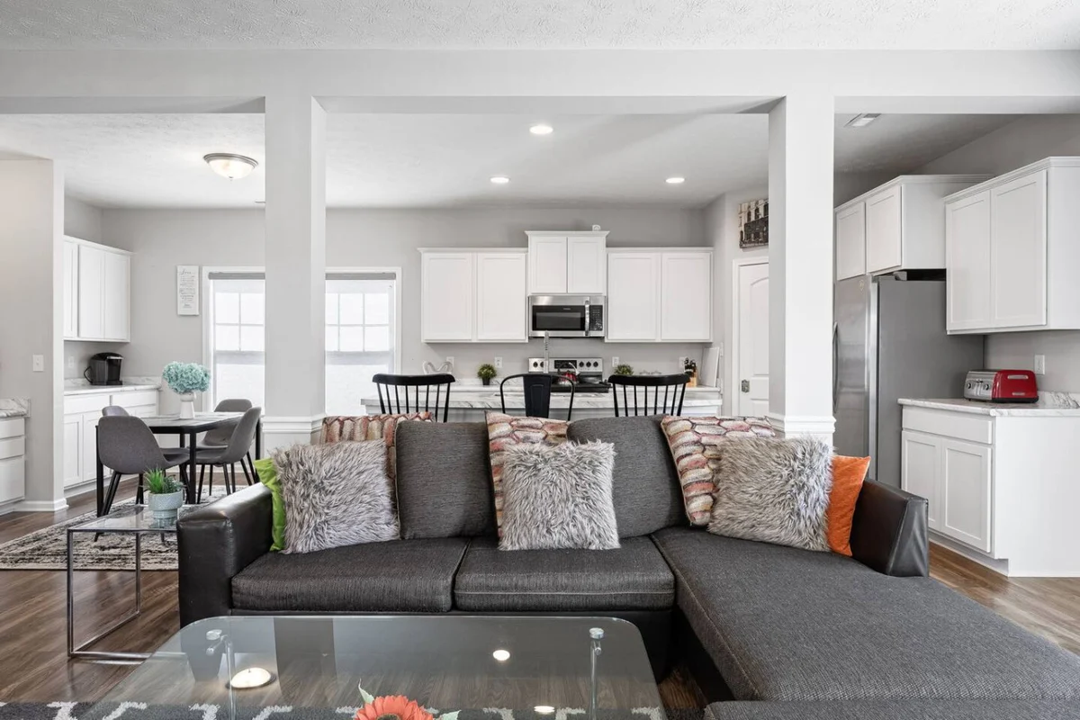 Modern Home Near Broad Ripple + Game Room #48