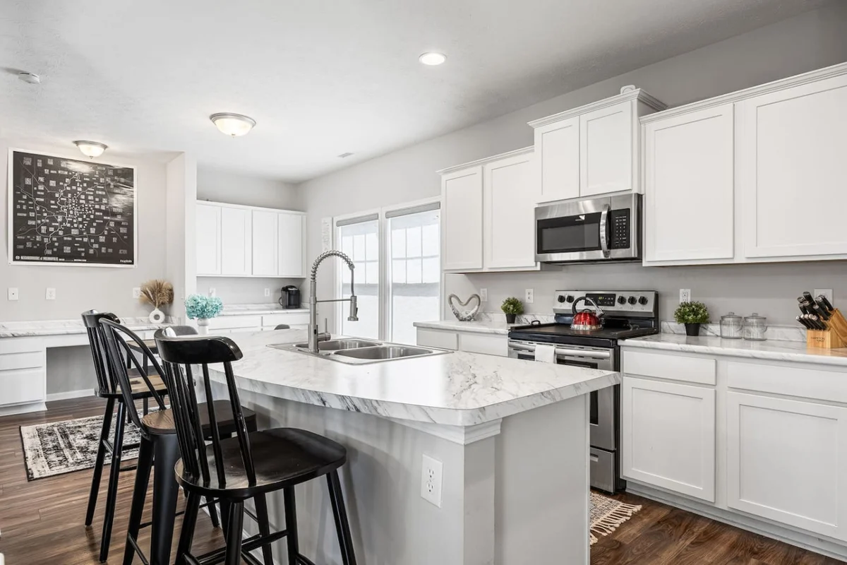 Modern Home Near Broad Ripple + Game Room #109