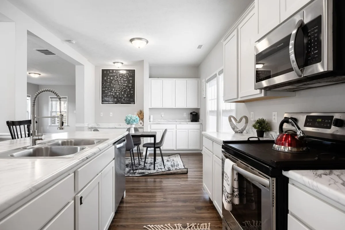 Modern Home Near Broad Ripple + Game Room #79