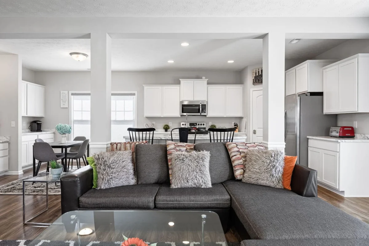 Modern Home Near Broad Ripple + Game Room #98