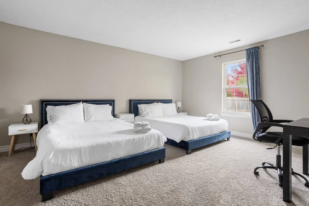 Peaceful Suburban Retreat – Spacious & Serene #33
