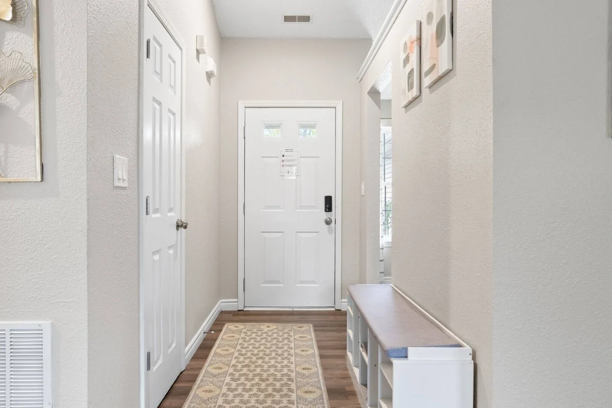 Peaceful Suburban Retreat – Spacious & Serene #17
