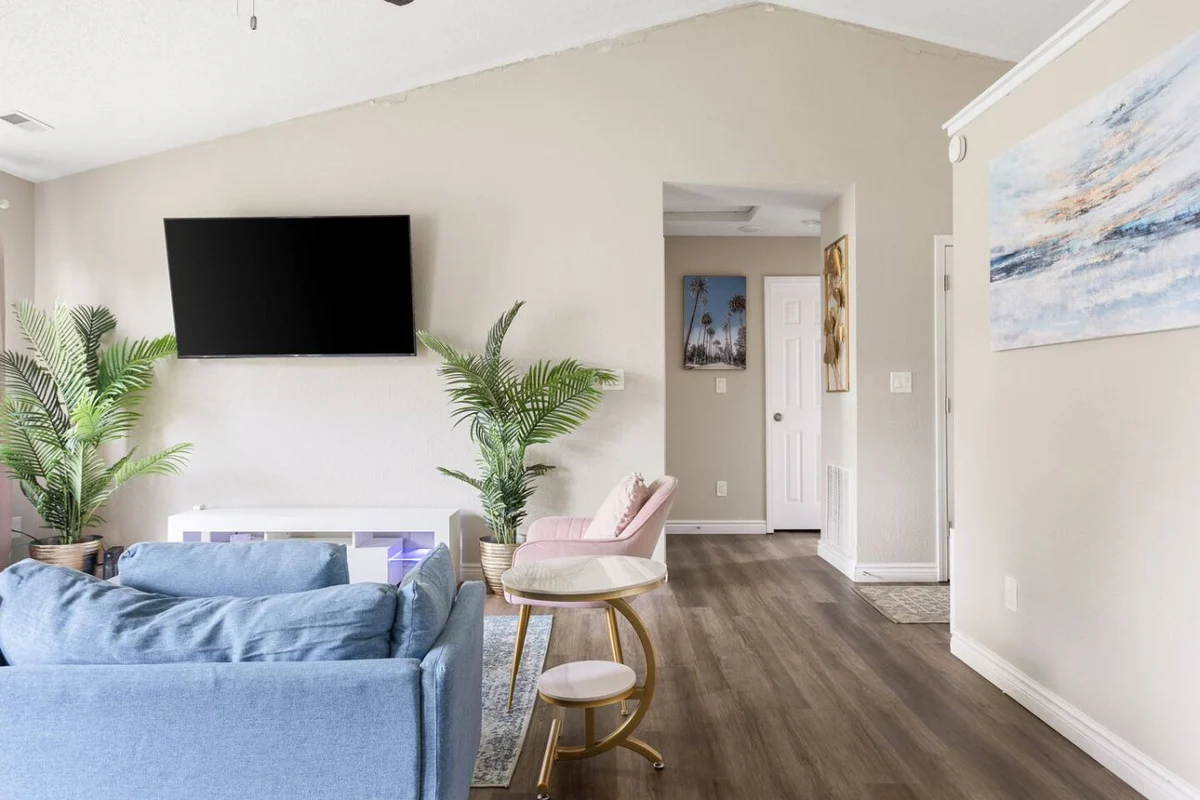 Peaceful Suburban Retreat – Spacious & Serene #7