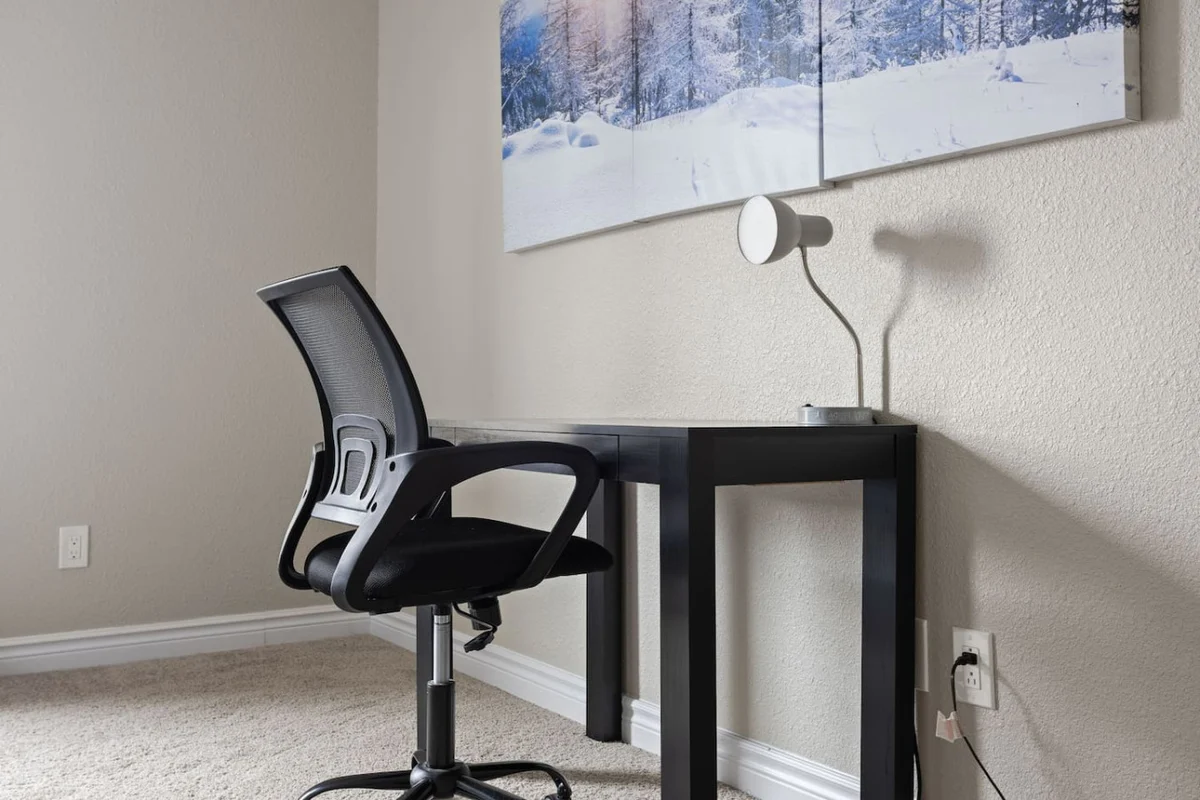 Peaceful Suburban Retreat – Spacious & Serene #10