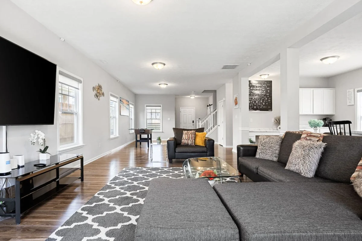 Modern Home Near Broad Ripple + Game Room #158