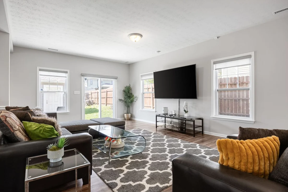 Modern Home Near Broad Ripple + Game Room #137