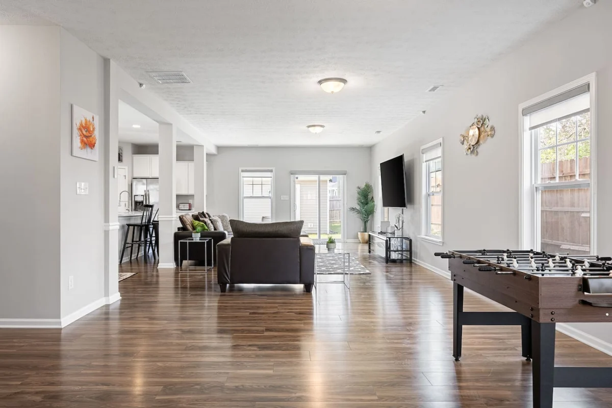 Modern Home Near Broad Ripple + Game Room #131