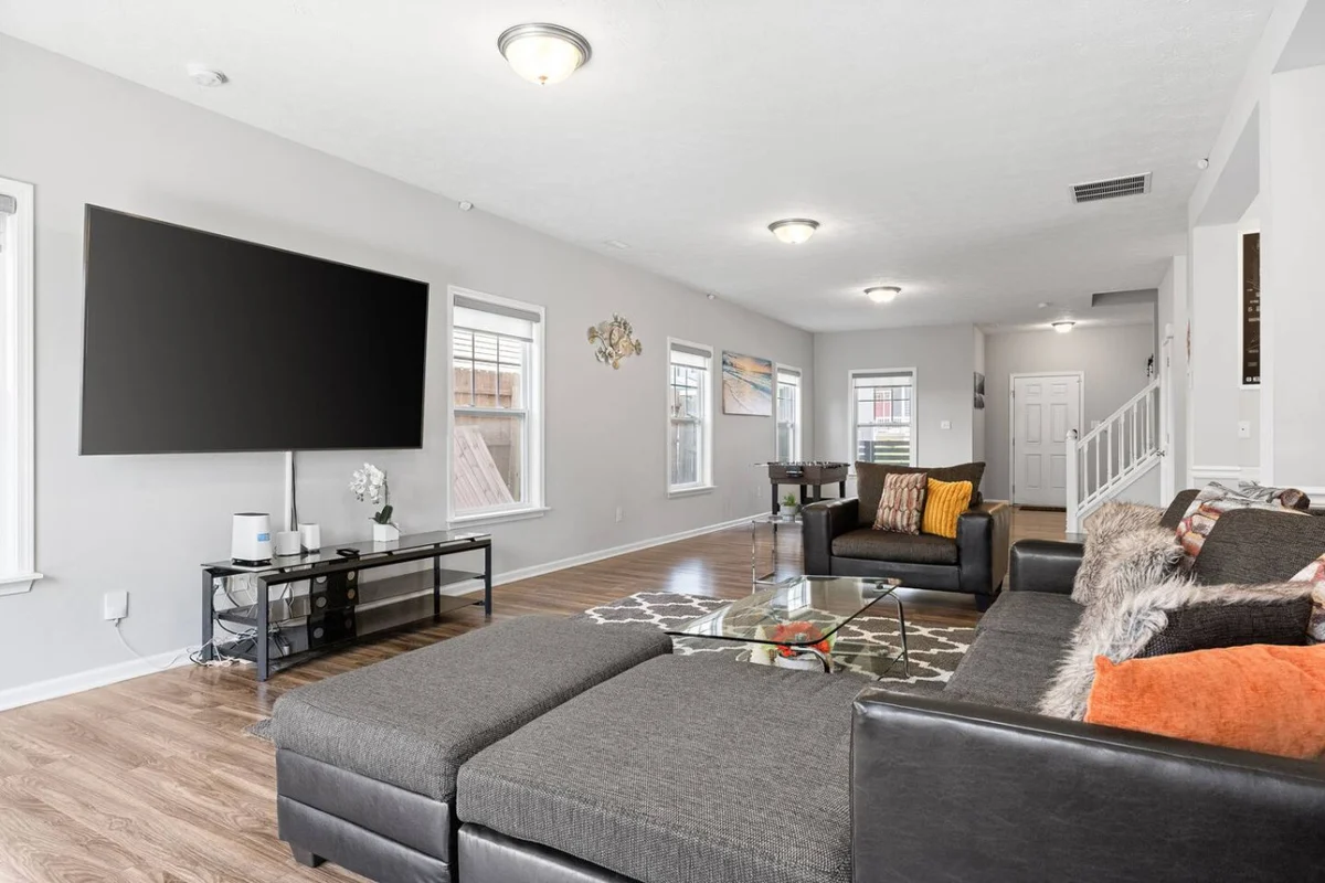 Modern Home Near Broad Ripple + Game Room #178