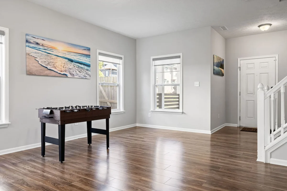 Modern Home Near Broad Ripple + Game Room #114