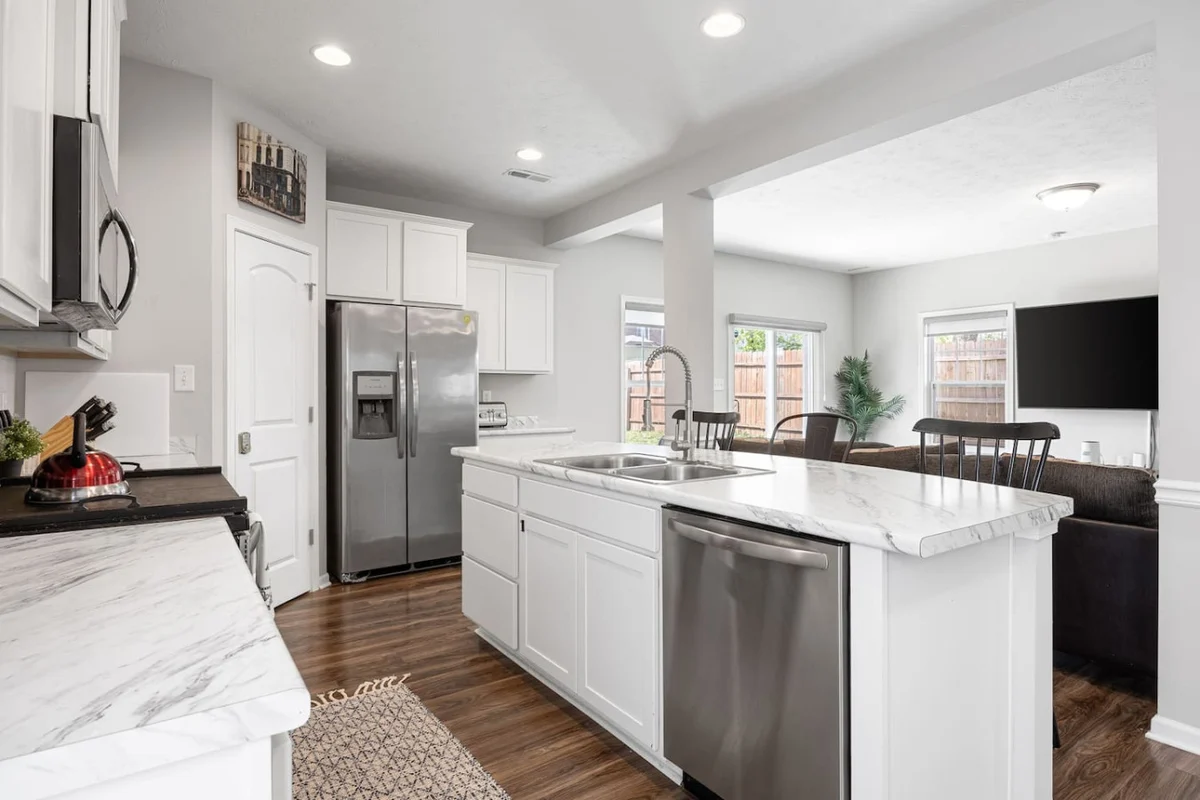 Modern Home Near Broad Ripple + Game Room #171