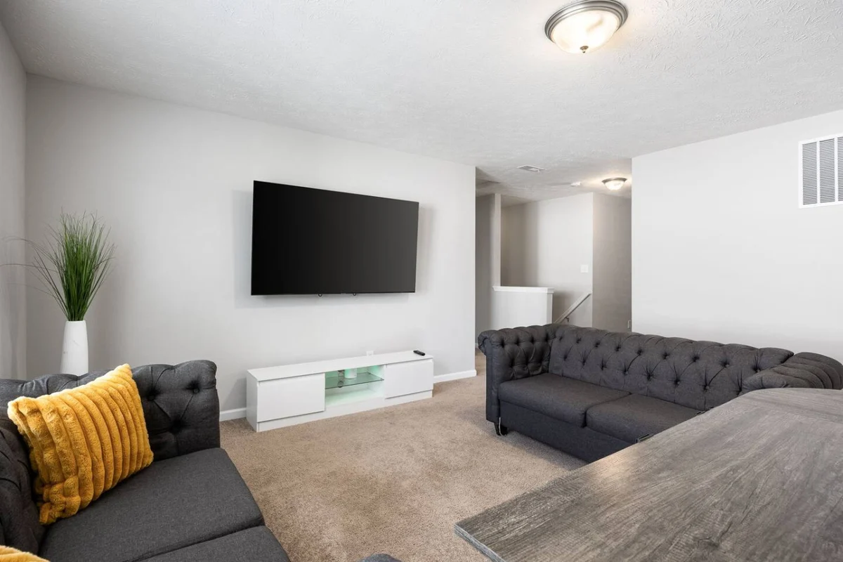 Modern Home Near Broad Ripple + Game Room #147