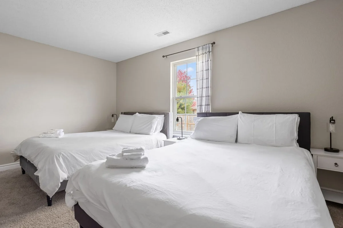 Peaceful Suburban Retreat – Spacious & Serene #85