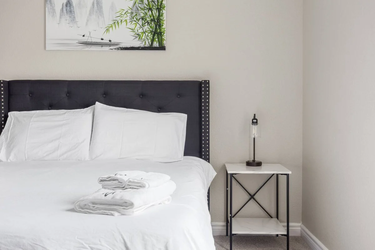 Peaceful Suburban Retreat – Spacious & Serene #98