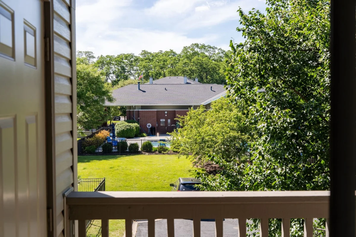 Home in Gurnee property photo 2