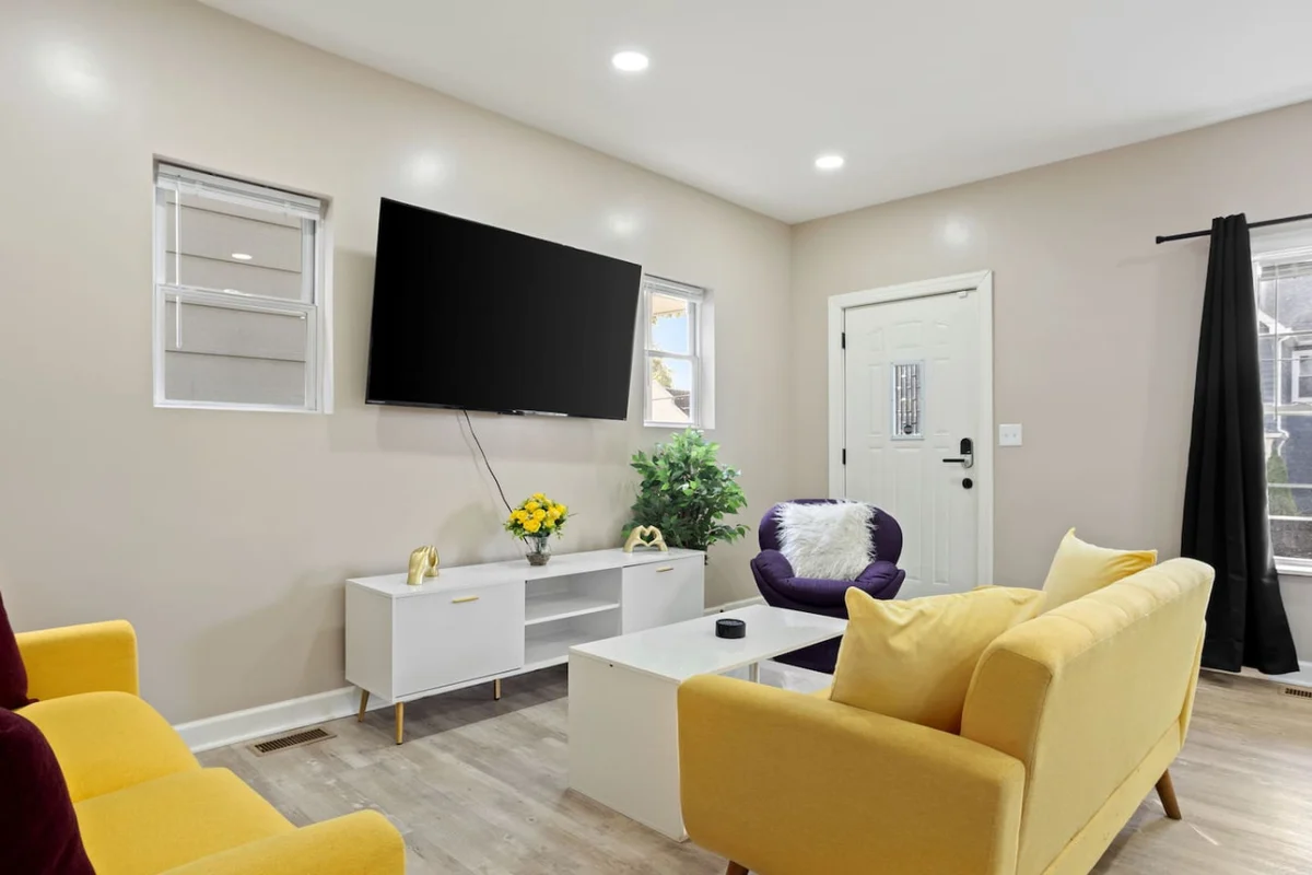 Home in Indianapolis property photo 2