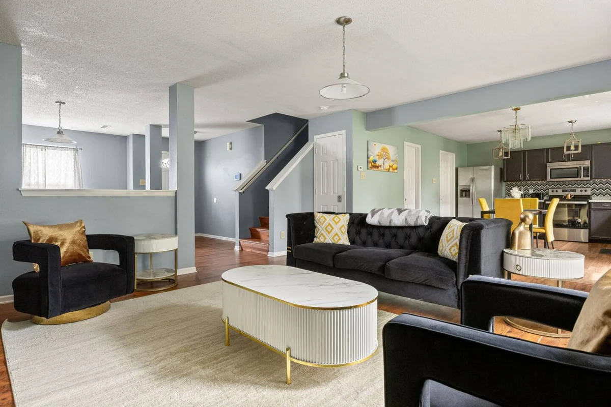 Home in Indianapolis property photo 3