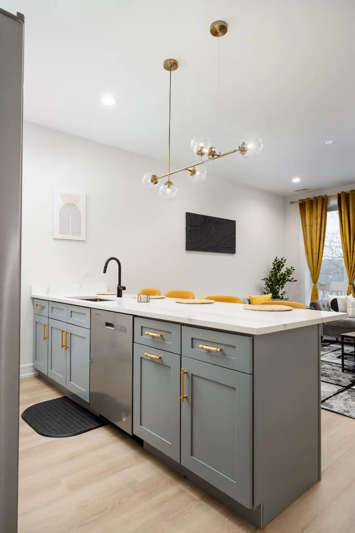 Home in Chicago property photo 5