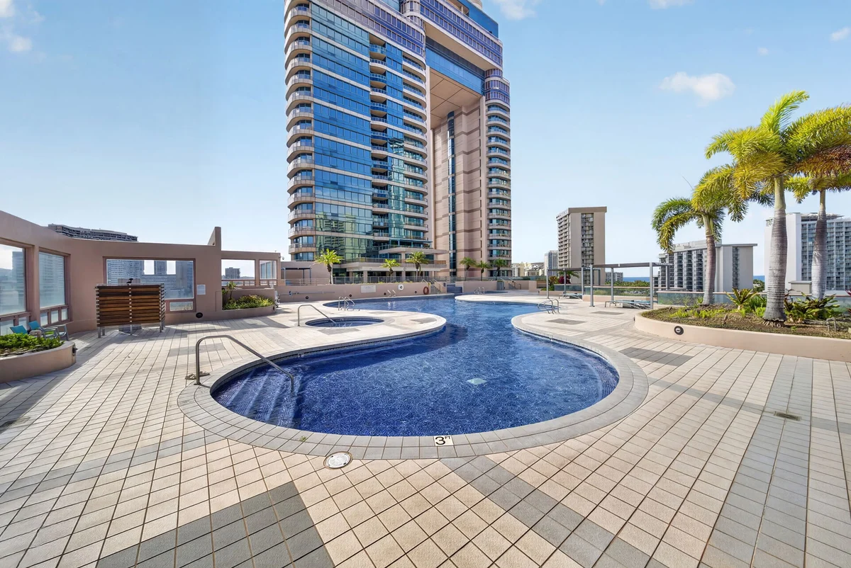 Condo in Honolulu property photo 5