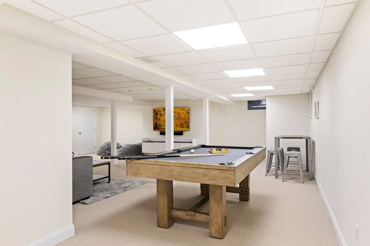 Merchant Manor - Pool, Tennis Court, Game Room #23