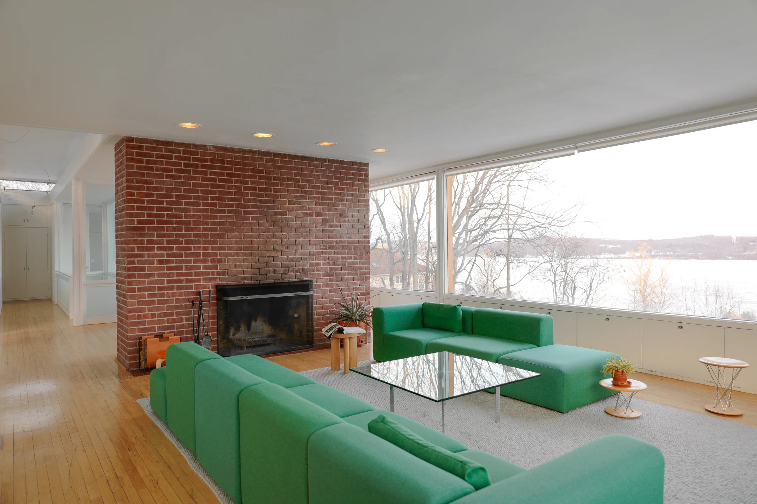Philip Johnsons Wolfhouse - 1940s Landmark #26