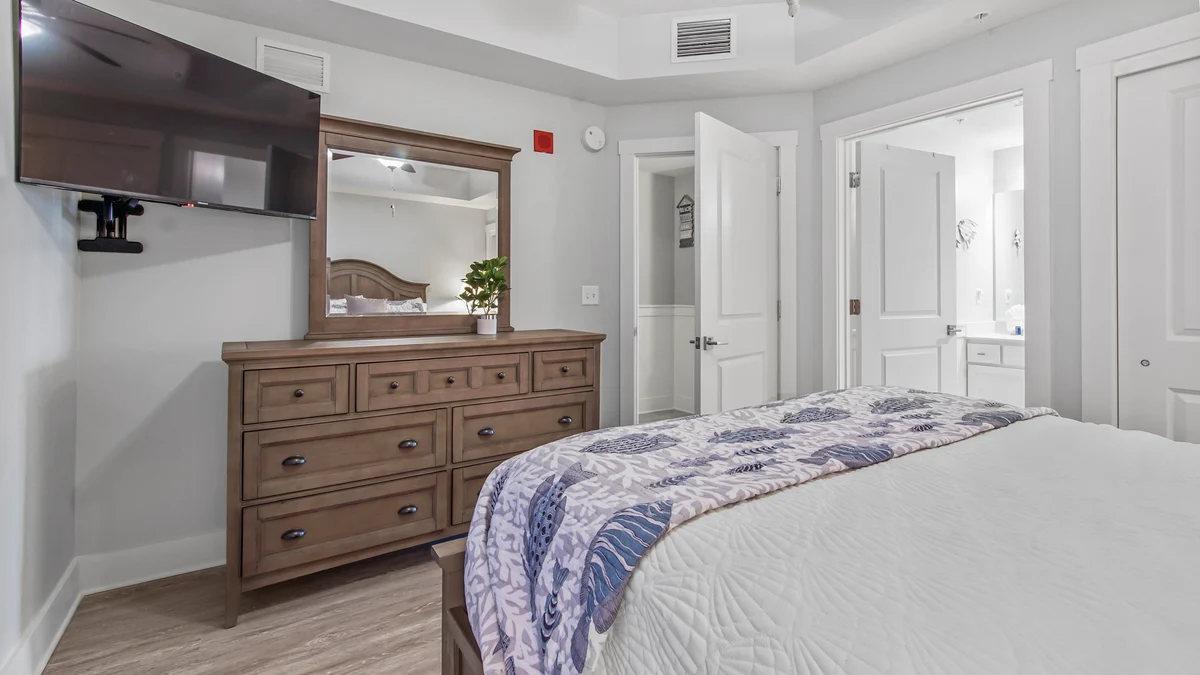 Bedroom 1 image 1