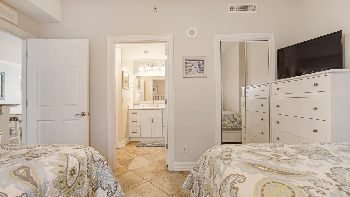 Bedroom 1 image 1