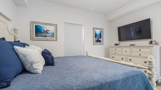 Bedroom 2 image 1