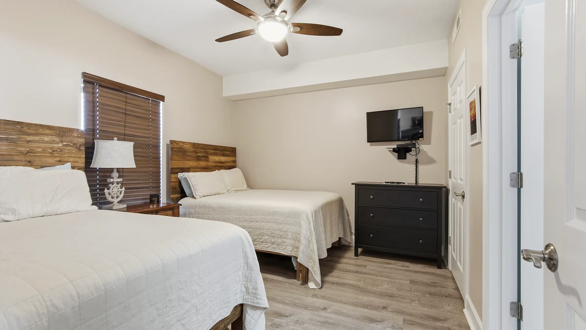 Bedroom 1 image 1