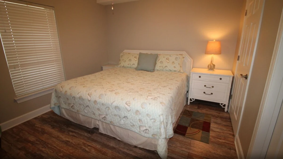 Bedroom 2 image 1