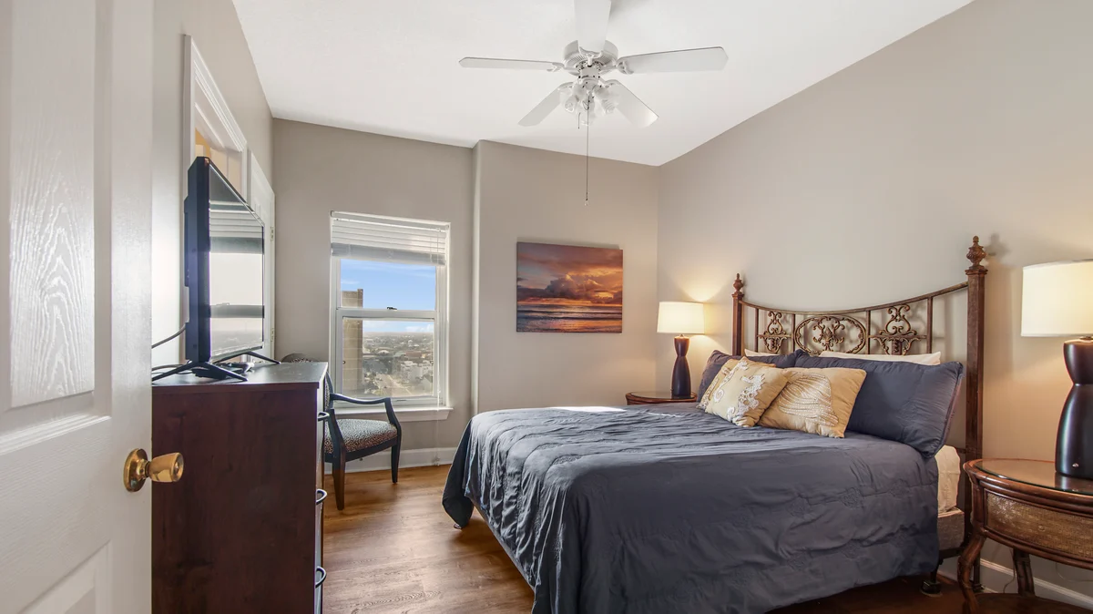 Bedroom 1 image 1