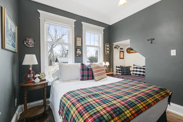 Bedroom 1 image 1