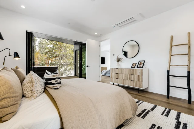 Bedroom 1 image 1