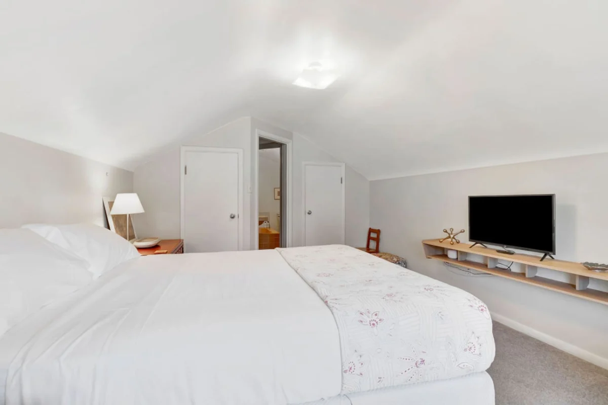 Bedroom 1 image 1