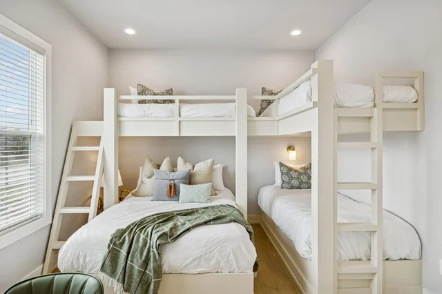 Bedroom 3 image 1