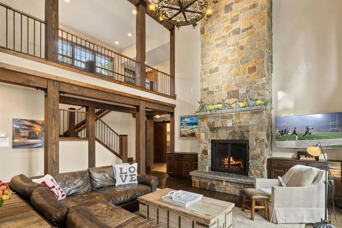 Black Seam Lodge property photo 3