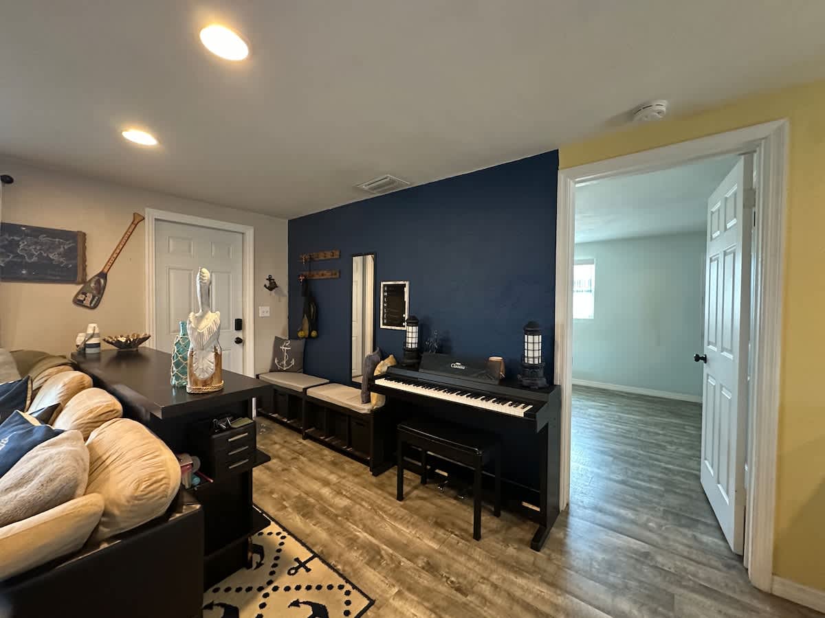 Home in Englewood property photo 2