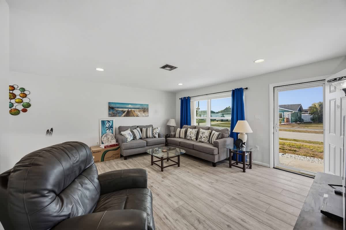 Home in Port Charlotte property photo 5