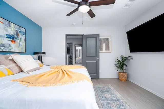 BEDROOM image 1