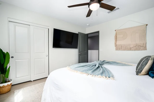 BEDROOM image 1