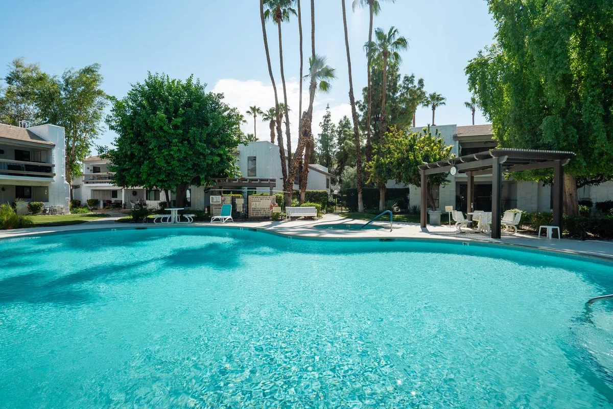 Condo in Palm Springs property photo 2