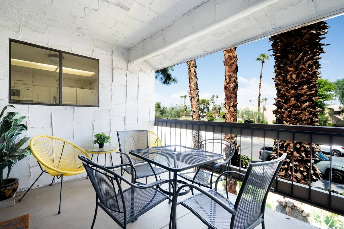 Condo in Palm Springs property photo 4